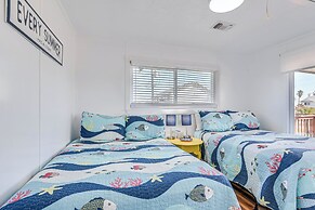 Pet-friendly Galveston Home: Walk to Beaches!