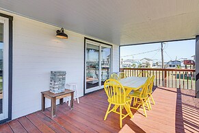 Pet-friendly Galveston Home: Walk to Beaches!