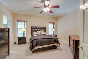 Home Theater & Game Room: Chic Abode in Ellenwood!