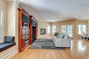 Home Theater & Game Room: Chic Abode in Ellenwood!