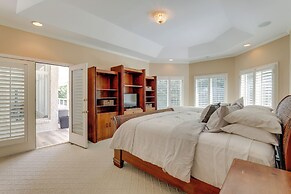 Home Theater & Game Room: Chic Abode in Ellenwood!