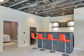 Home Theater & Game Room: Chic Abode in Ellenwood!