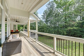 Home Theater & Game Room: Chic Abode in Ellenwood!