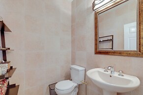 Home Theater & Game Room: Chic Abode in Ellenwood!