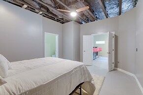 Home Theater & Game Room: Chic Abode in Ellenwood!