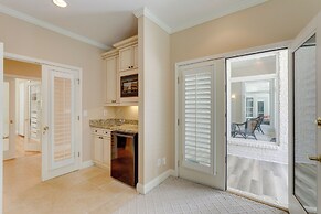 Home Theater & Game Room: Chic Abode in Ellenwood!