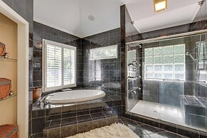 Home Theater & Game Room: Chic Abode in Ellenwood!