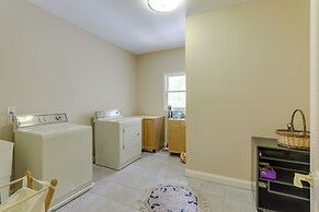 Home Theater & Game Room: Chic Abode in Ellenwood!