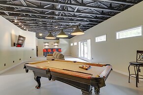 Home Theater & Game Room: Chic Abode in Ellenwood!