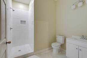 Home Theater & Game Room: Chic Abode in Ellenwood!