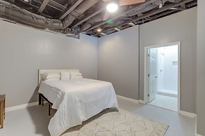 Home Theater & Game Room: Chic Abode in Ellenwood!