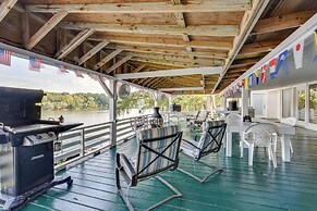 Waterfront Jonesville Studio on Black River Lake!