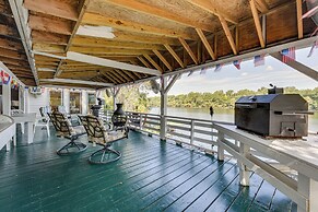 Waterfront Jonesville Studio on Black River Lake!