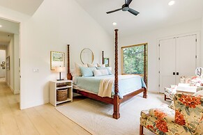 Riverfront Huntsville Cabin w/ Views & Kayaks!