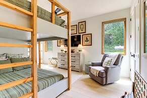 Riverfront Huntsville Cabin w/ Views & Kayaks!