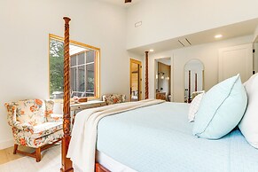 Riverfront Huntsville Cabin w/ Views & Kayaks!