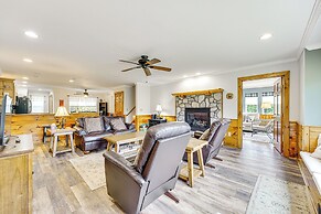 Family Gem: Private Community Beach on Tripp Lake