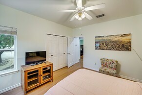 Near Cedar Hill State Park: Apt w/ Pool Access!