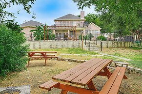 Near Cedar Hill State Park: Apt w/ Pool Access!