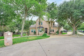 Near Cedar Hill State Park: Apt w/ Pool Access!