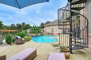 Near Cedar Hill State Park: Apt w/ Pool Access!