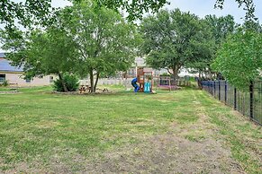 Near Cedar Hill State Park: Apt w/ Pool Access!