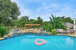 Near Cedar Hill State Park: Apt w/ Pool Access!
