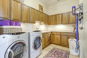 Lakefront Mansion: Game Room & Deck in New Mexico!