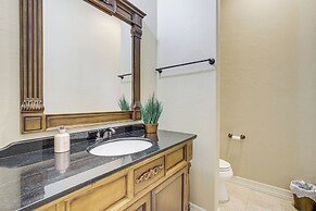 Lakefront Mansion: Game Room & Deck in New Mexico!