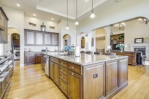 Lakefront Mansion: Game Room & Deck in New Mexico!