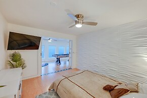 Alligator Point Beachfront Home w/ Private Hot Tub