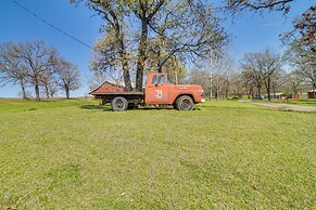 Peaceful Cameron Getaway ~ 5 Mi to Poteau!
