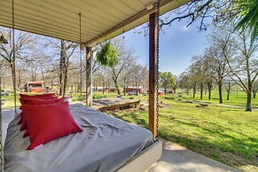 Peaceful Cameron Getaway ~ 5 Mi to Poteau!