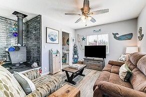 Updated Home 2 Mi to Beach in Crescent City!