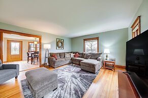 Charming Tonica Farmhouse w/ Private Yard!