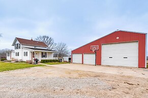 Charming Tonica Farmhouse w/ Private Yard!