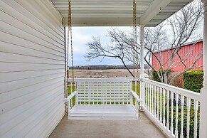 Charming Tonica Farmhouse w/ Private Yard!