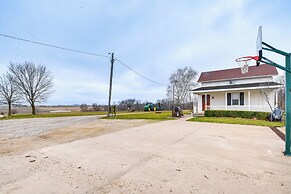 Charming Tonica Farmhouse w/ Private Yard!