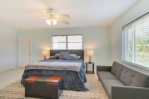 Waterfront Okeechobee Getaway w/ Backyard Dock!