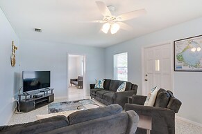 Waterfront Okeechobee Getaway w/ Backyard Dock!