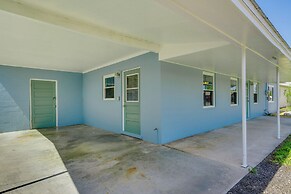 Waterfront Okeechobee Getaway w/ Backyard Dock!