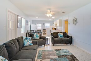 Waterfront Okeechobee Getaway w/ Backyard Dock!