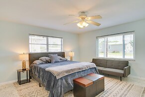 Waterfront Okeechobee Getaway w/ Backyard Dock!