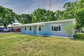 Waterfront Okeechobee Getaway w/ Backyard Dock!