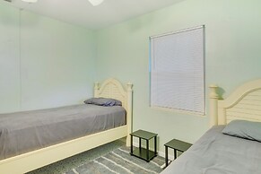 Waterfront Okeechobee Getaway w/ Backyard Dock!