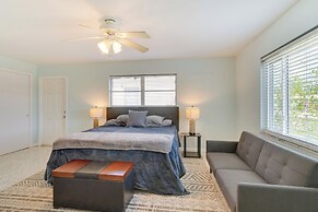 Waterfront Okeechobee Getaway w/ Backyard Dock!