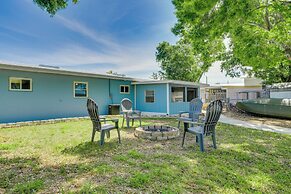 Waterfront Okeechobee Getaway w/ Backyard Dock!