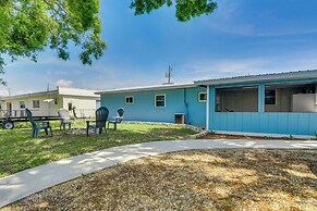 Waterfront Okeechobee Getaway w/ Backyard Dock!