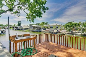 Waterfront Okeechobee Getaway w/ Backyard Dock!