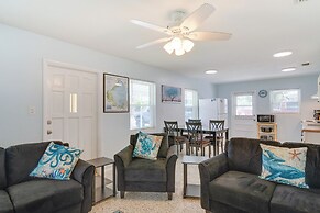 Waterfront Okeechobee Getaway w/ Backyard Dock!